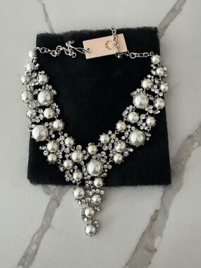 Elegant Pearl and Crystal Statement Necklace - Silver Tone